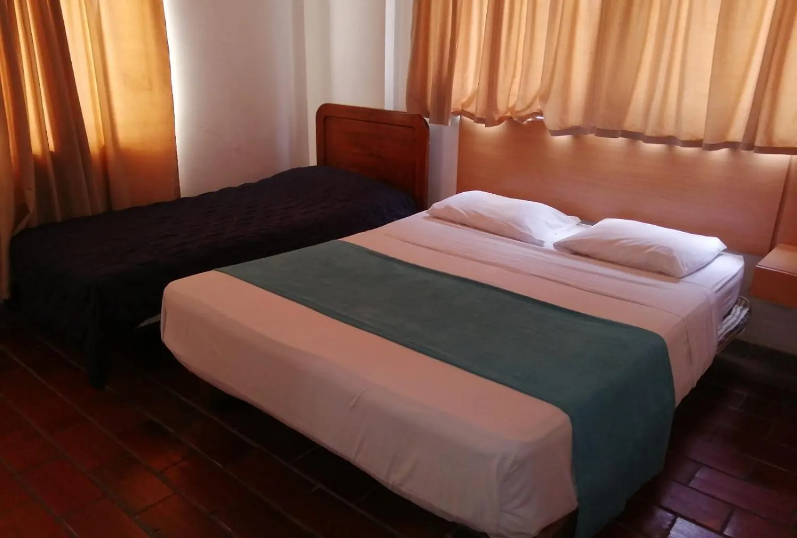 Pensión Hotel Del Oeste B&B Cali